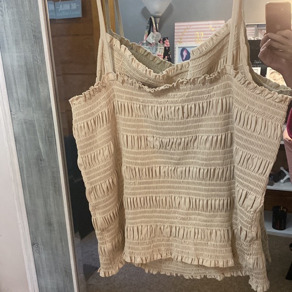 Shell Crop Top - Picture 3 of 5